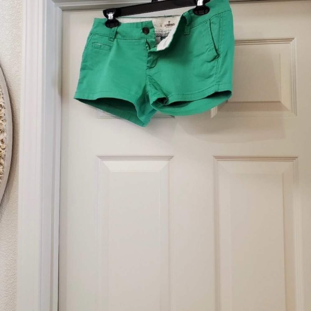 California & company Stylish Green Women's Cargo Shorts are a size 28